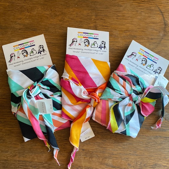 5 scarves and a keychain bundle - Picture 3 of 5